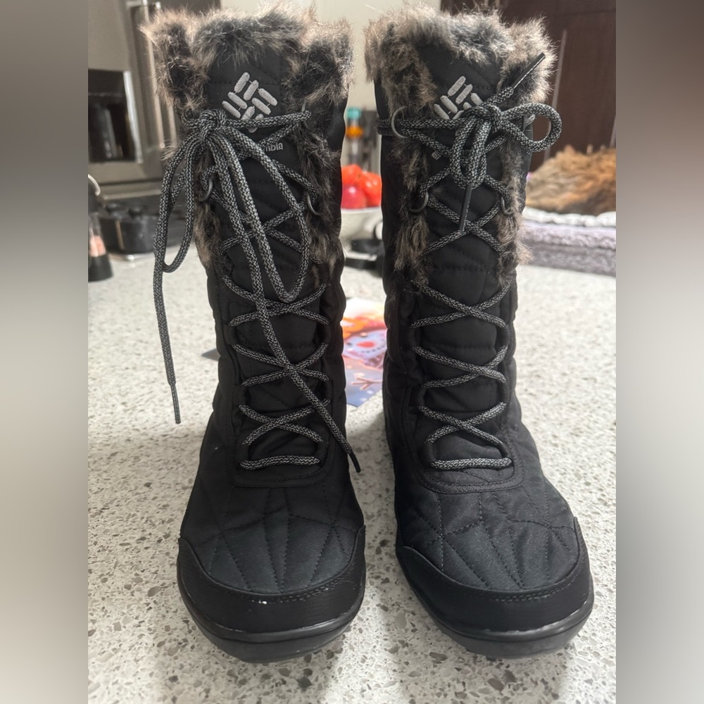 Women’s Columbia Boots, Size 11, Never worn, black/grey style